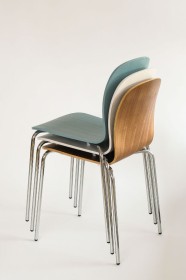 Sedia impilabile con scocca in legno multistrato DAVID