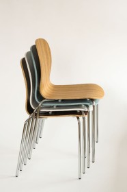 Sedia impilabile con scocca in legno multistrato DAVID