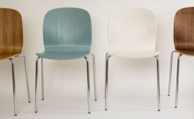 Sedia impilabile con scocca in legno multistrato DAVID