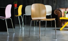 Sedia impilabile con scocca in legno multistrato DAVID